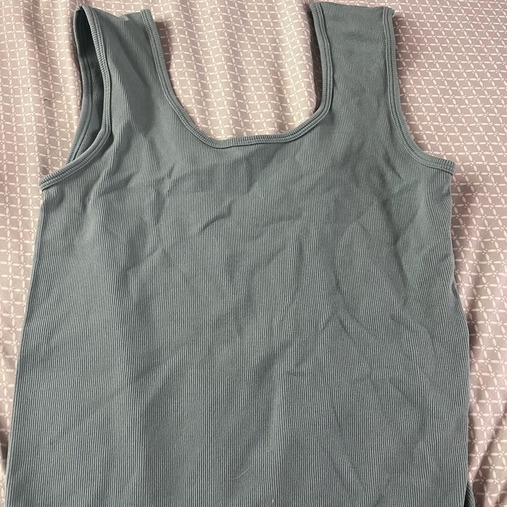 Green Fitted Sleeveless Crop Top